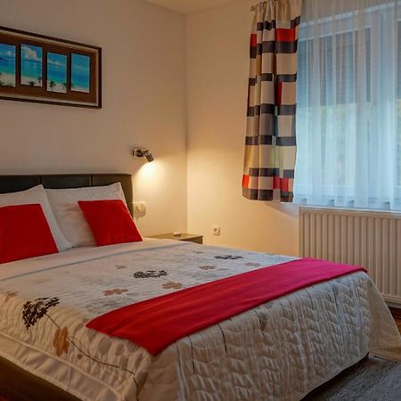 Apartments Paradise Licko Petrovo Selo Zewnętrze zdjęcie